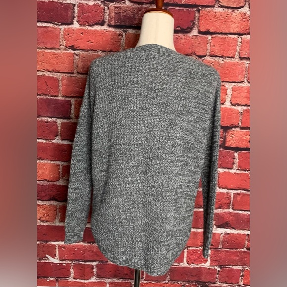 3/$20 SO gray knit sweater size LARGE - Picture 4 of 9